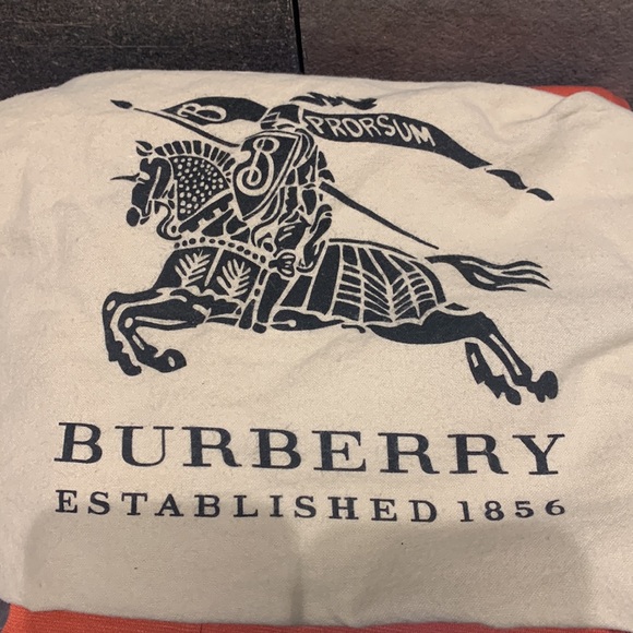 Authentic Burberry Bag in mint condition - Picture 10 of 10
